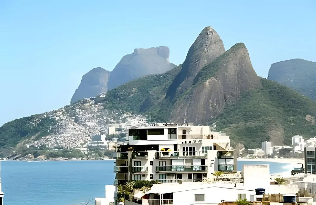 Cobertura Arpoador com piscina, garagem, serviços e segurança 24 horas-1